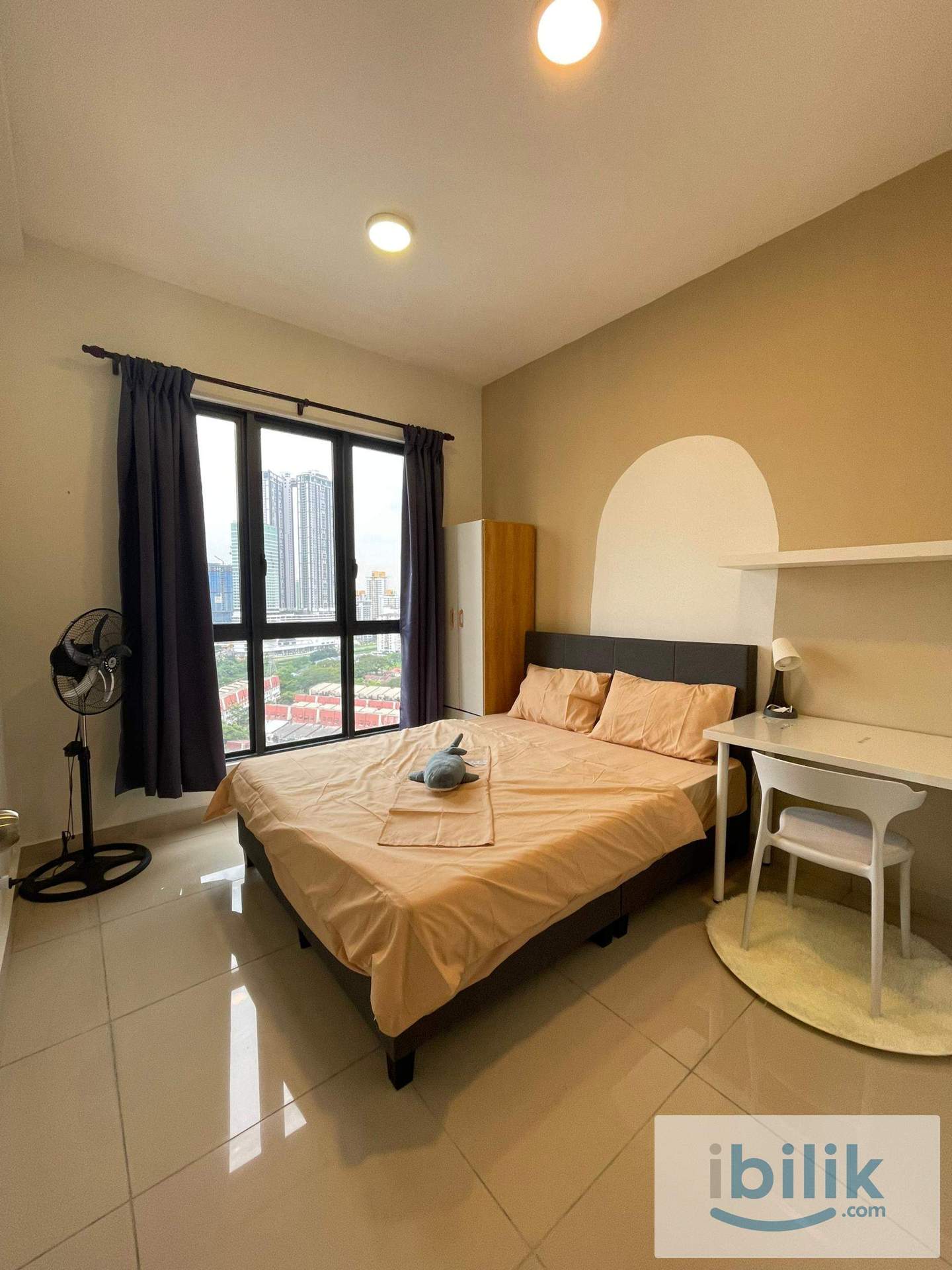 Middle Room at Platinum Arena (Free rental promotion) - Image 1