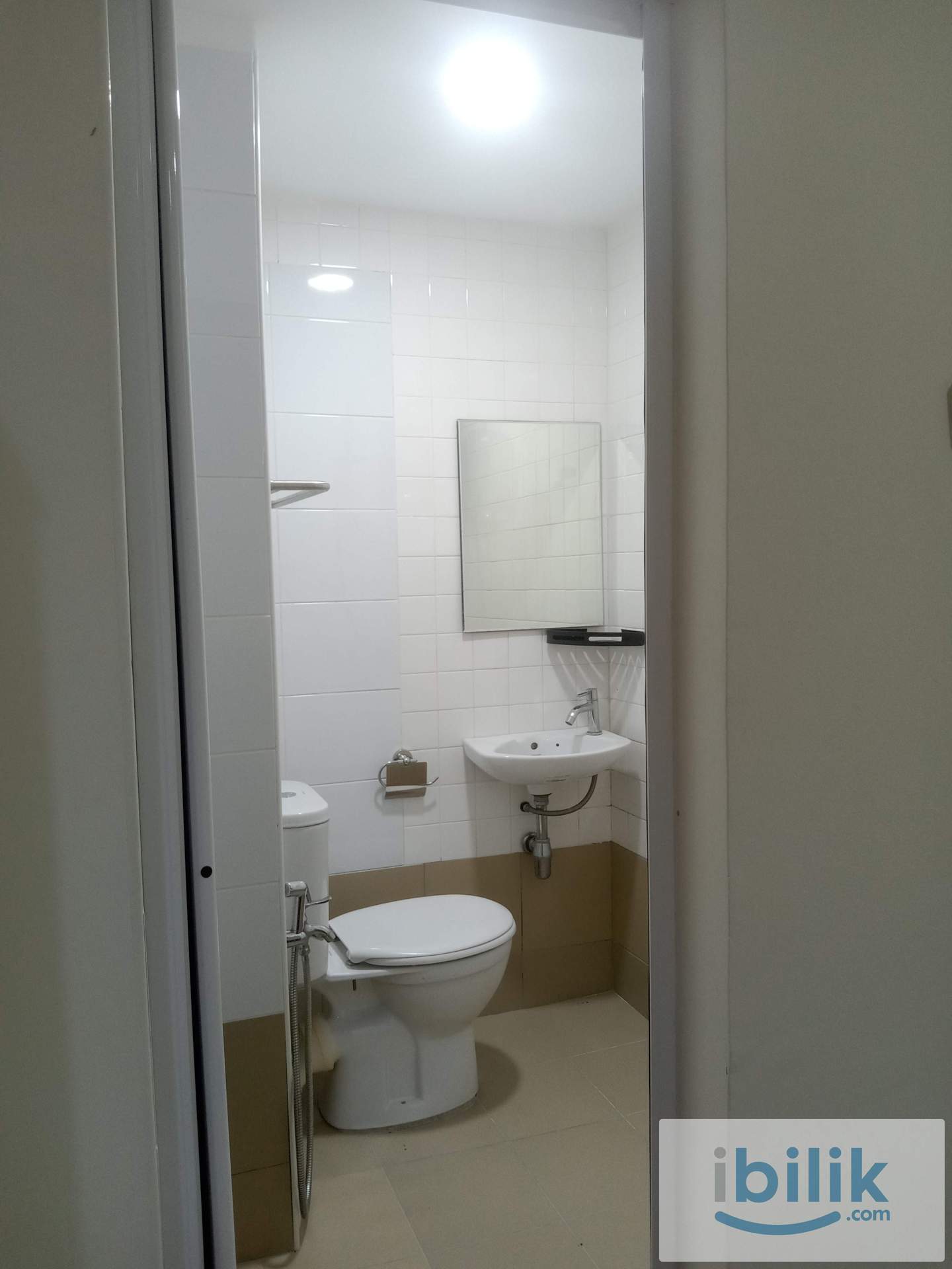 Room for Rent. Shared Common Area - Image 2