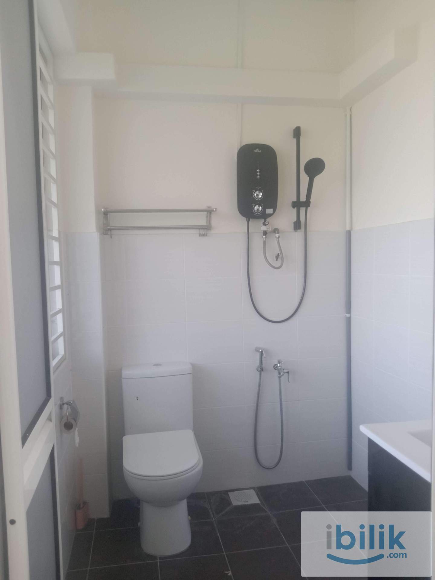 Room for Rent. Shared Common Area - Image 5