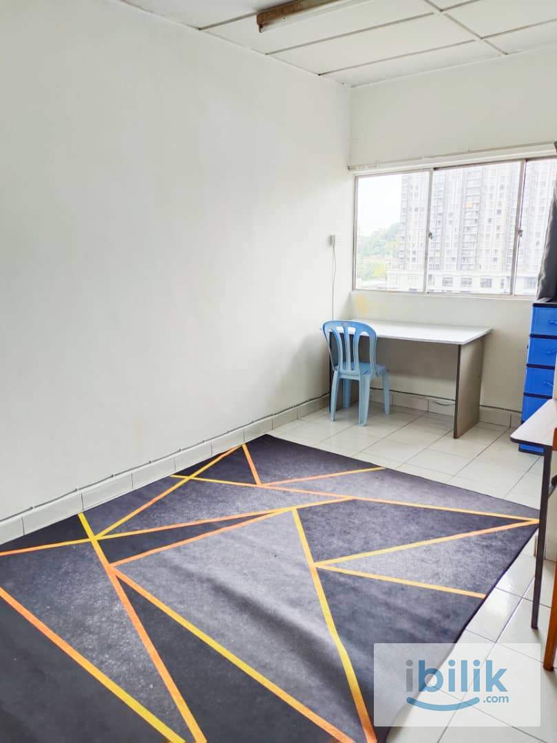 MIDDLE ROOM FOR RENT 🏡 - Image 1