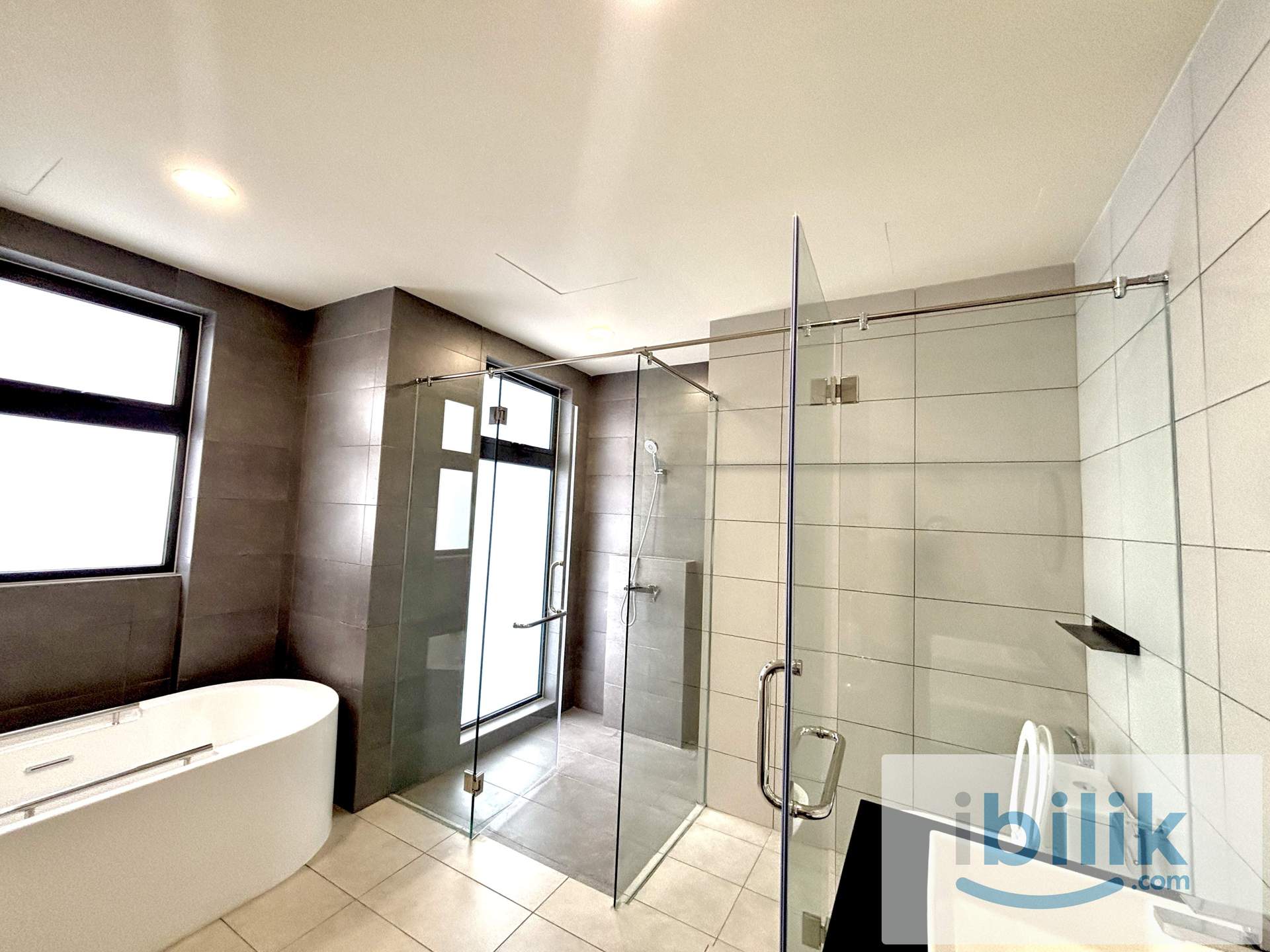 PREMIUM Penthouse Master Suite @ The Era Duta North | Private Bathroom + Skyline View | Fully Furnished Co-Living - Image 5