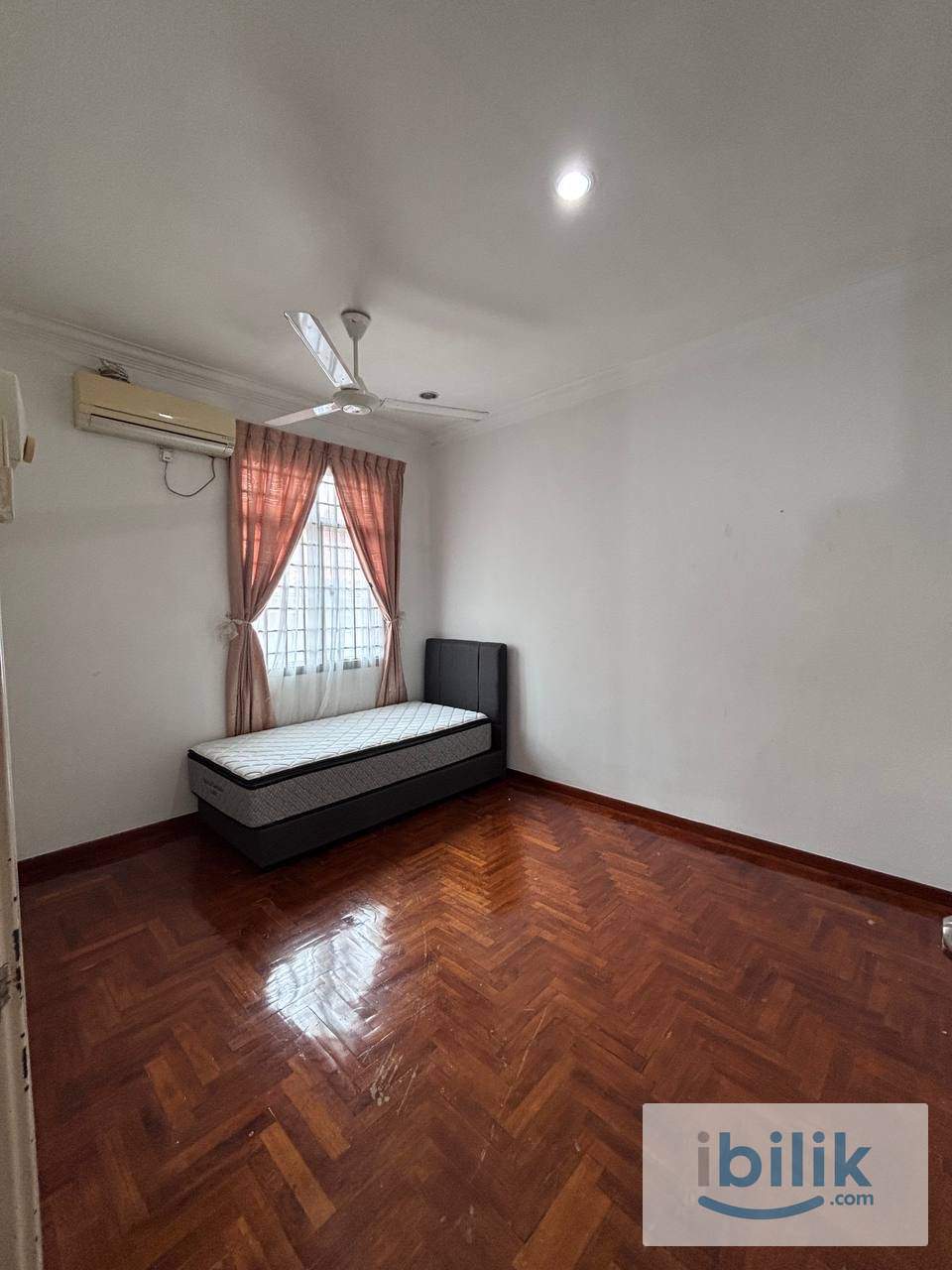 Common room with toilet, Taman Gaya, Ulu Tiram - Image 1