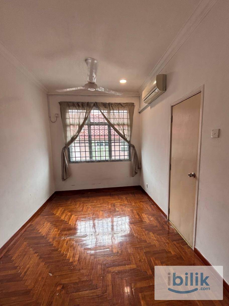 Common room with attached shared toilet, 5 mins to Aeon tebrau city, Ikea JB - Image 1