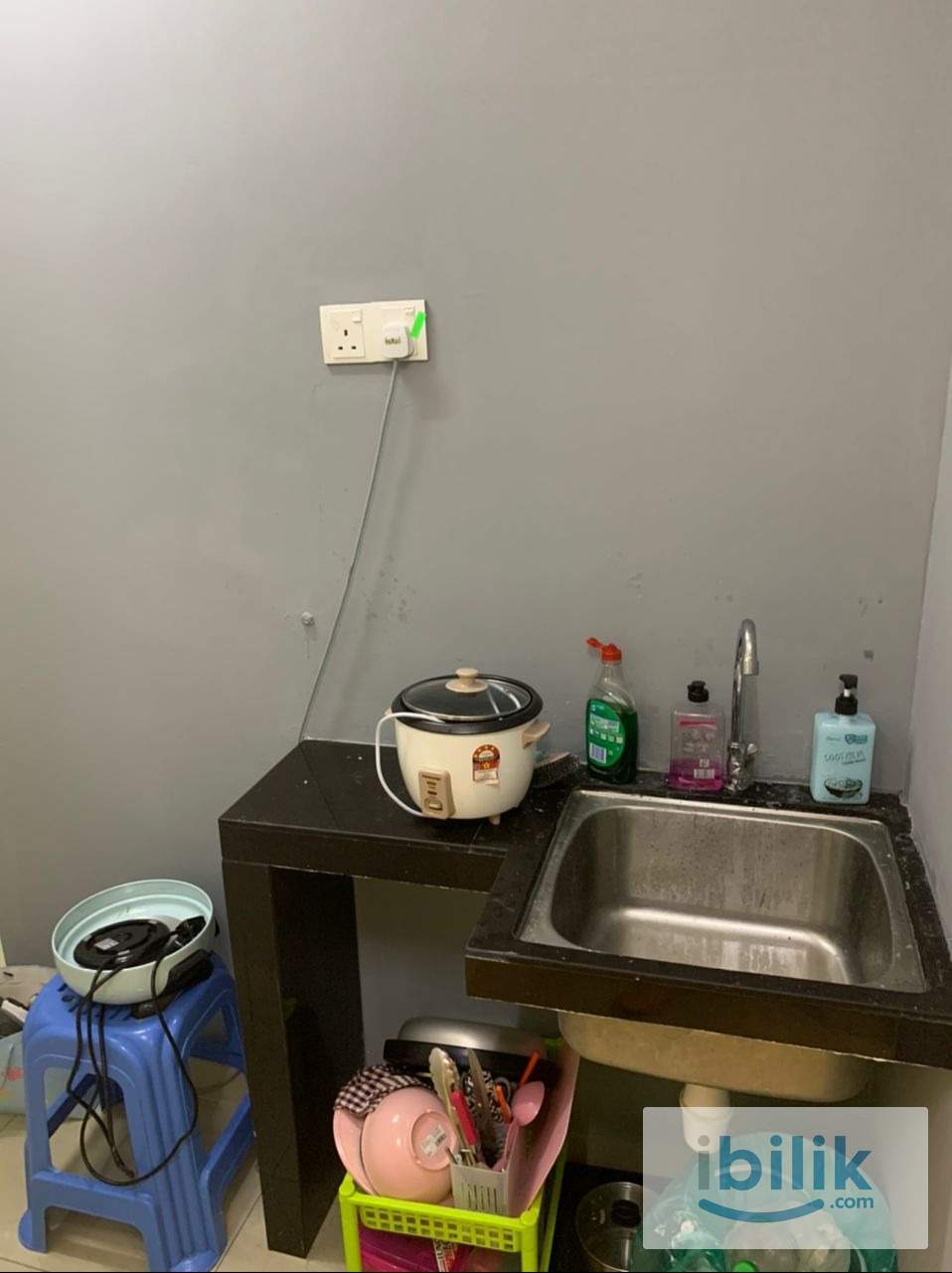 Window Air cond Single Room at Menara U2 (girl), Shah Alam,3 min WALKING DISTANCE TO MSU & AEON SHAH ALAM - Image 1