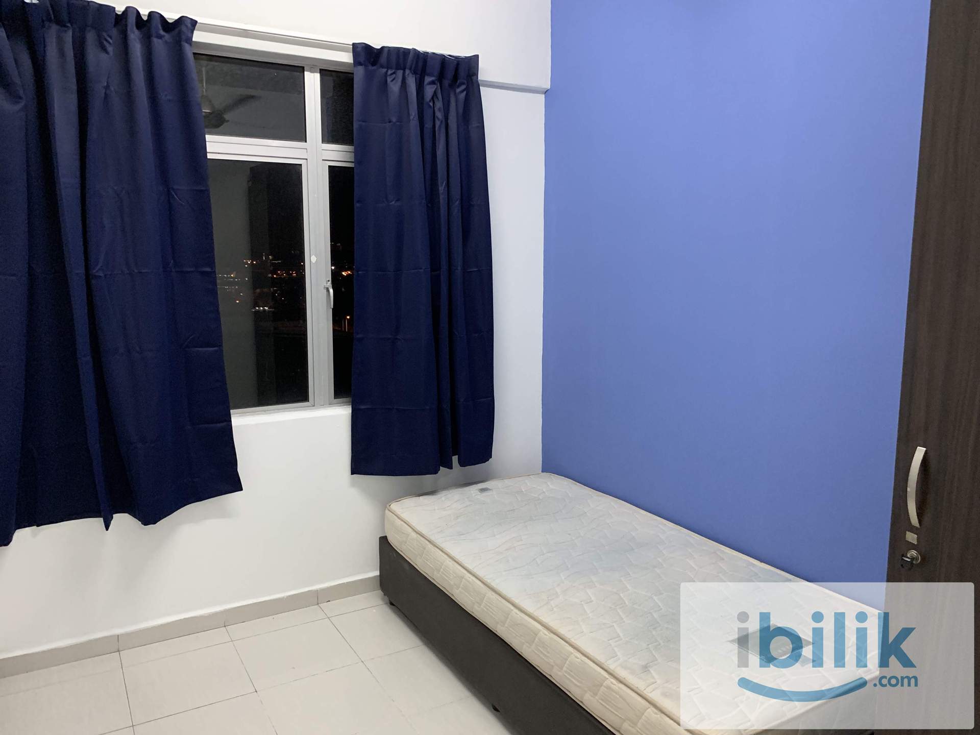 Window Single Room at South City Plaza, Seri Kembangan,shuttle bus to UPM &APU, walking distance to mrt - Image 1