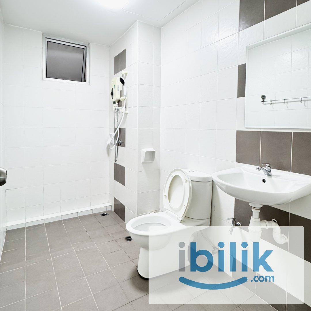 Golden Triangle 𝗠𝗶𝗱𝗱𝗹𝗲 𝗥𝗼𝗼𝗺 near INTI & GBS - Image 6