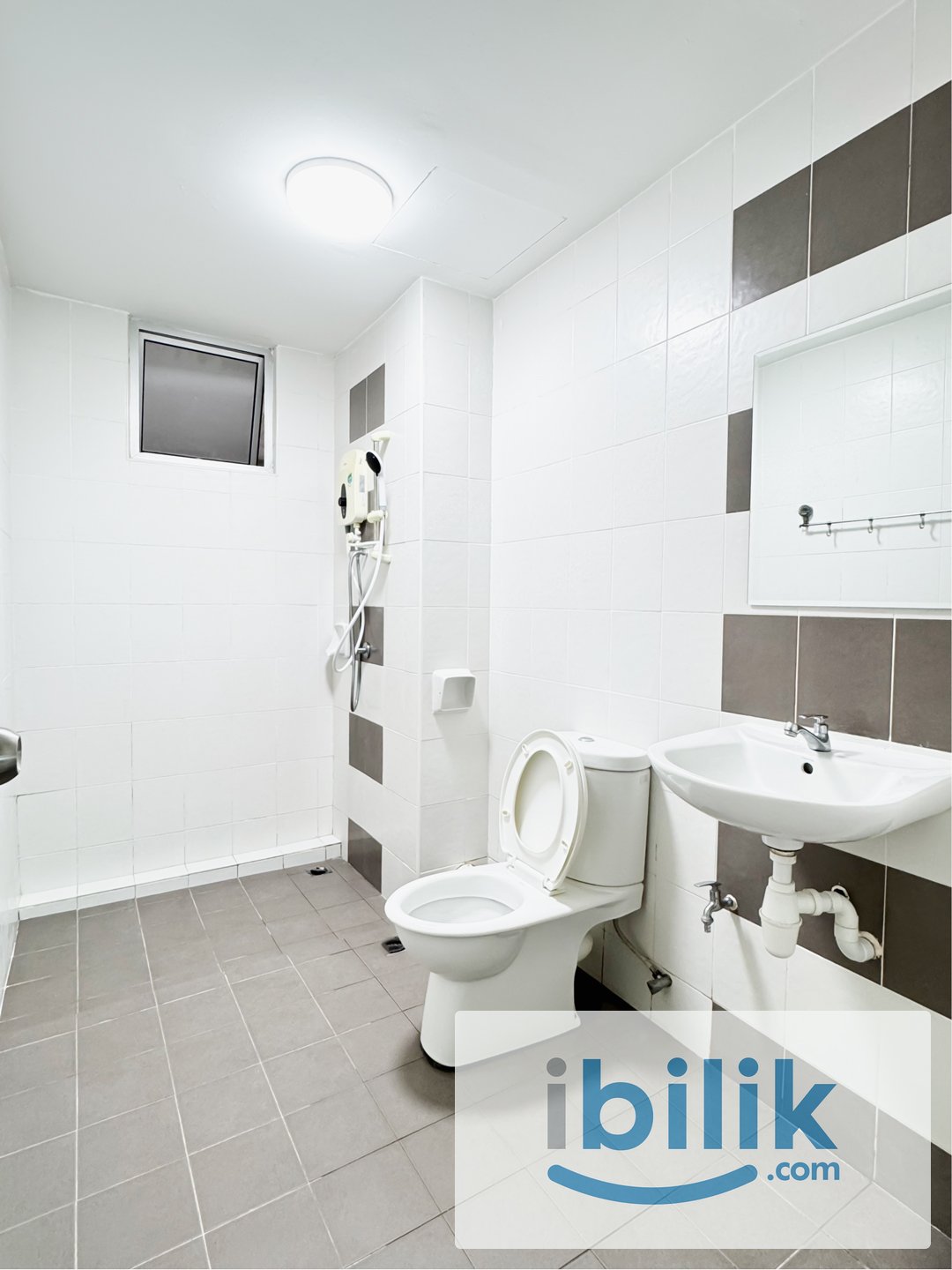 Golden Triangle 𝗦𝗶𝗻𝗴𝗹𝗲 𝗥𝗼𝗼𝗺 near INTI & GBS - Image 4