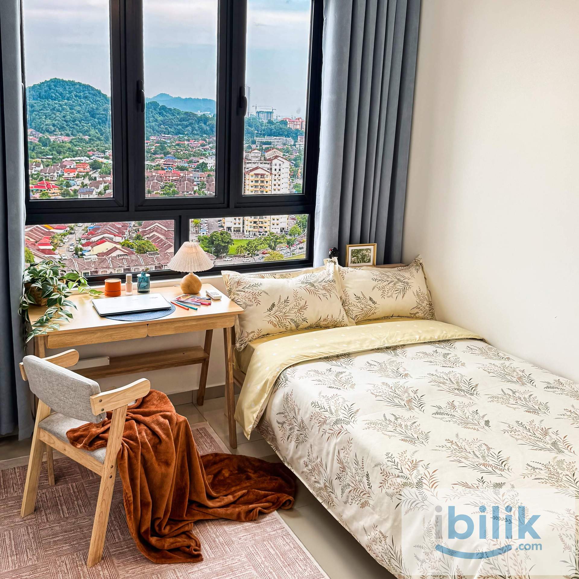 🚗 𝗙𝗥𝗘𝗘 𝗖𝗮𝗿𝗽𝗮𝗿𝗸 👩 𝗙𝗲𝗺𝗮𝗹𝗲 𝗨𝗻𝗶𝘁 Golden Triangle 2 𝗠𝗶𝗱𝗱𝗹𝗲 𝗥𝗼𝗼𝗺 - Image 1