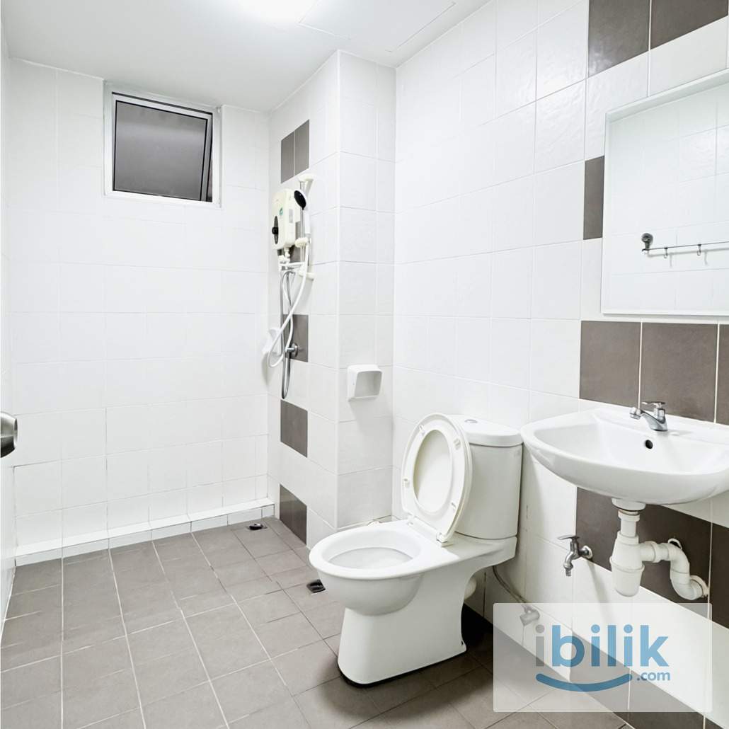 Golden Triangle 𝗠𝗶𝗱𝗱𝗹𝗲 𝗥𝗼𝗼𝗺 near INTI & GBS - Image 5