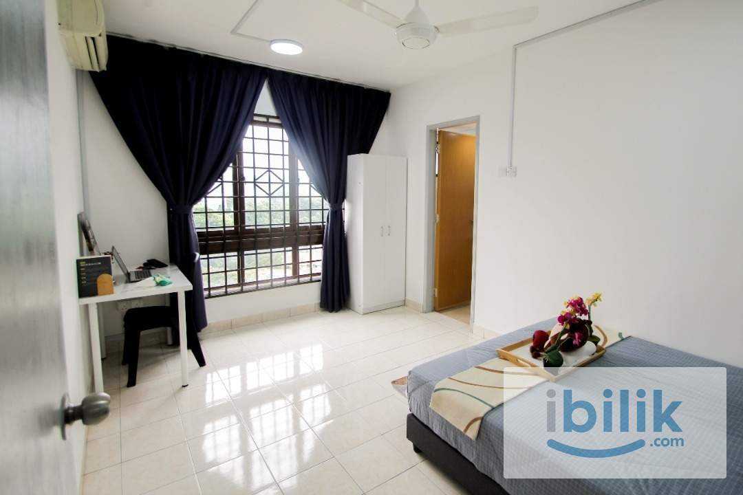 Master Bedroom - Image 8