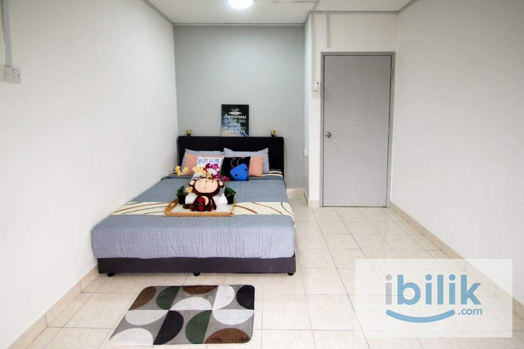Master Bedroom - Image 9