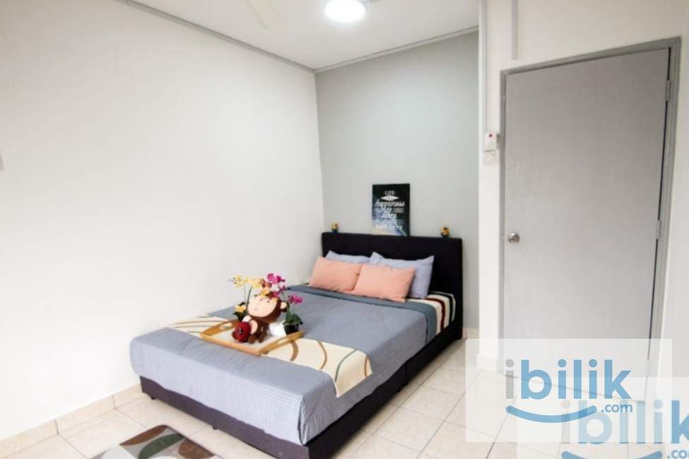 Master Bedroom - Image 10