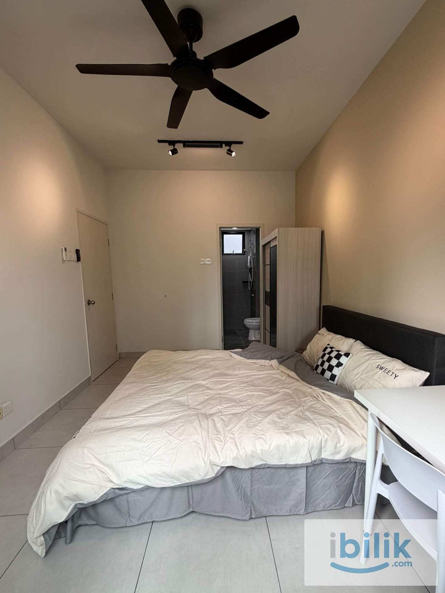 Master Bedroom - Image 4