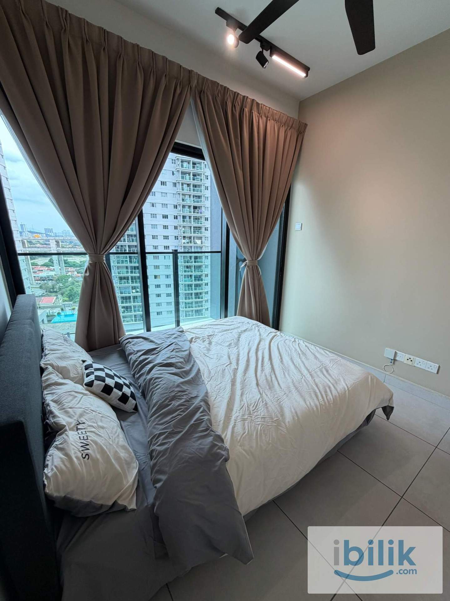 Balcony Bedroom - Image 4