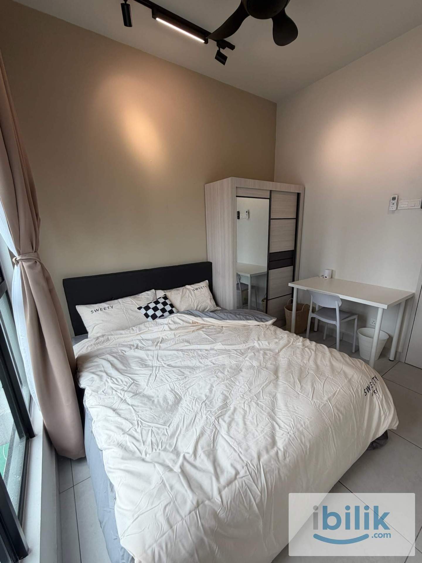 Middle Bedroom - Image 2