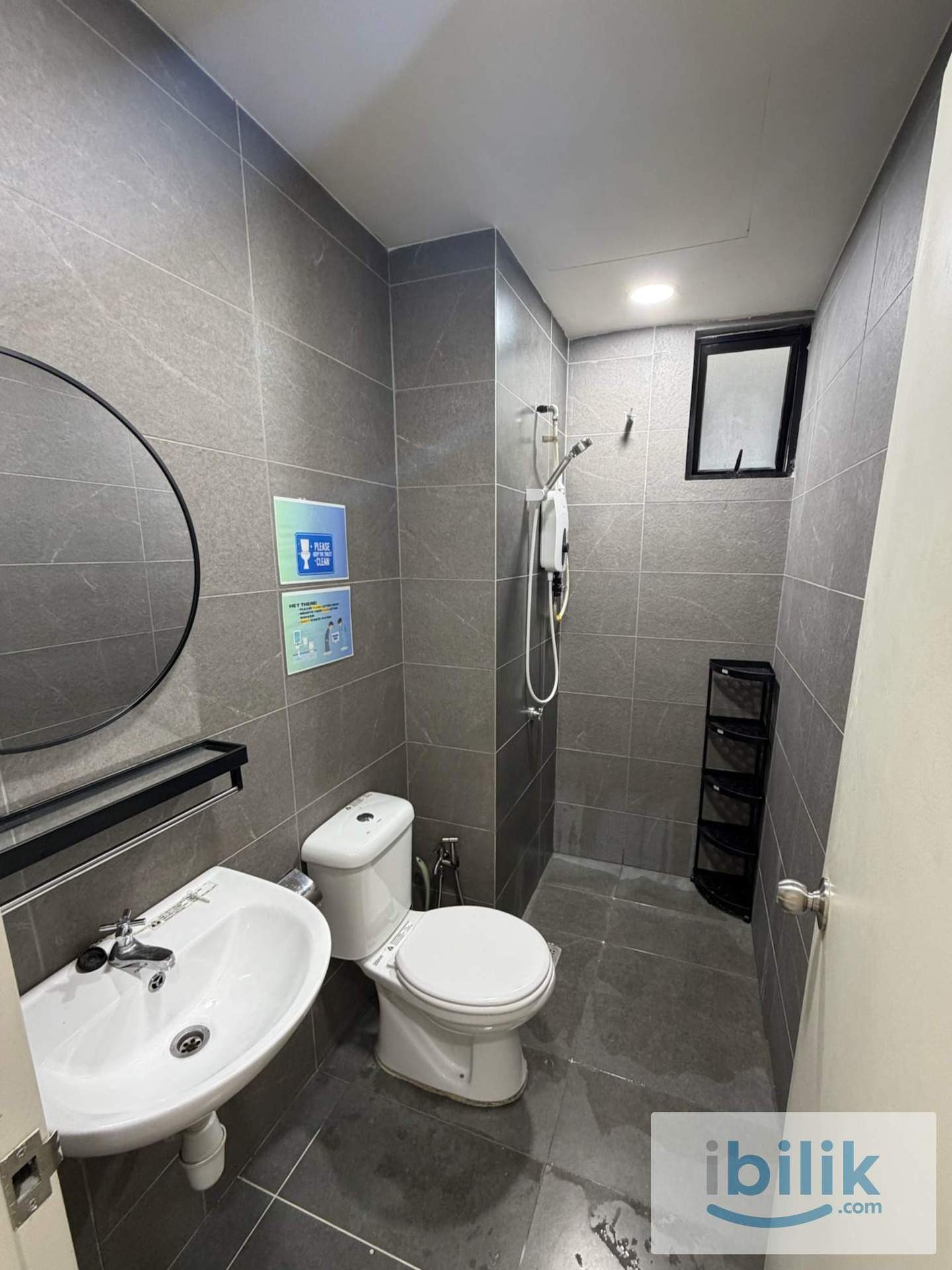 Middle Bedroom - Image 7
