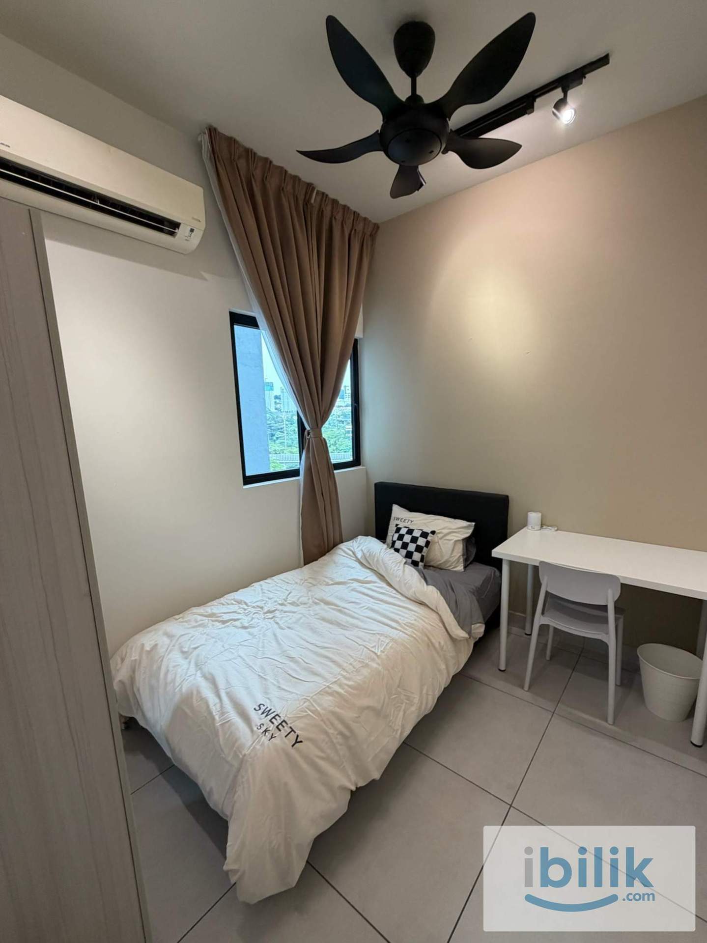 Small Bedroom - Image 1