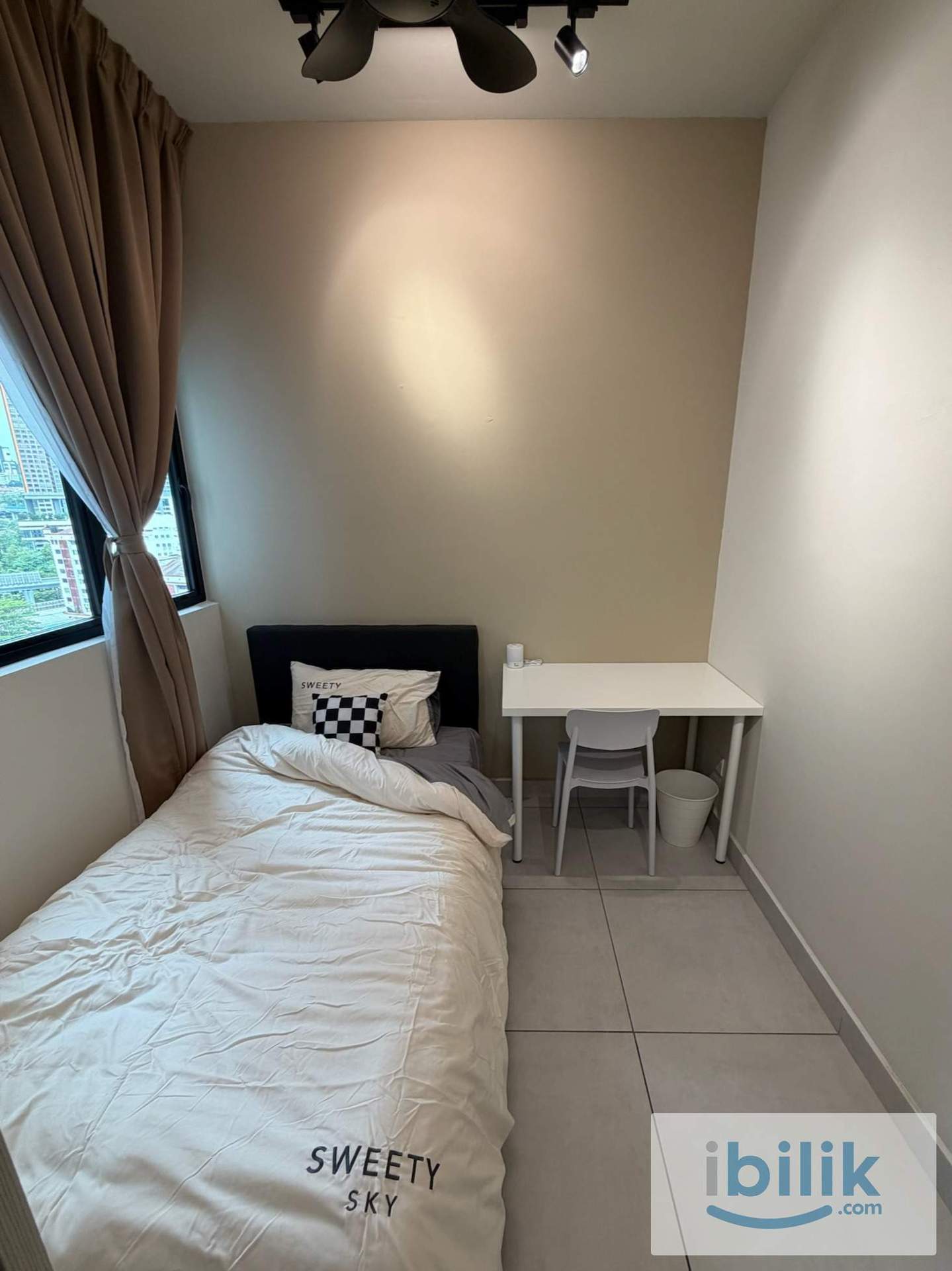 Small Bedroom - Image 3
