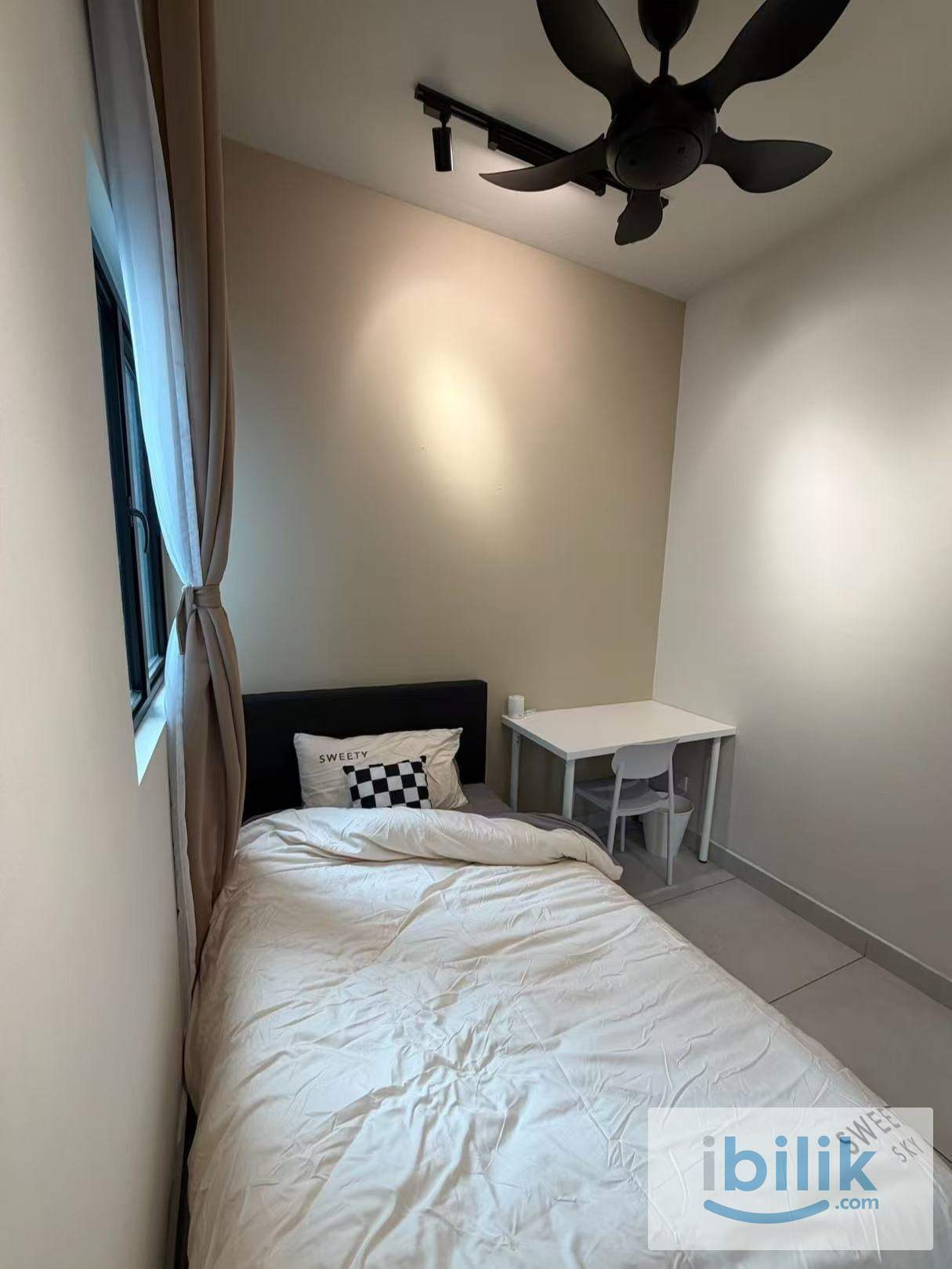 Small Bedroom - Image 4