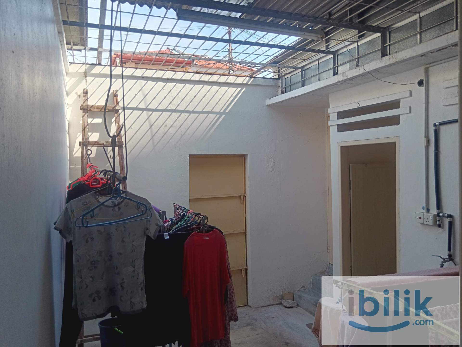 Single Room - Image 3
