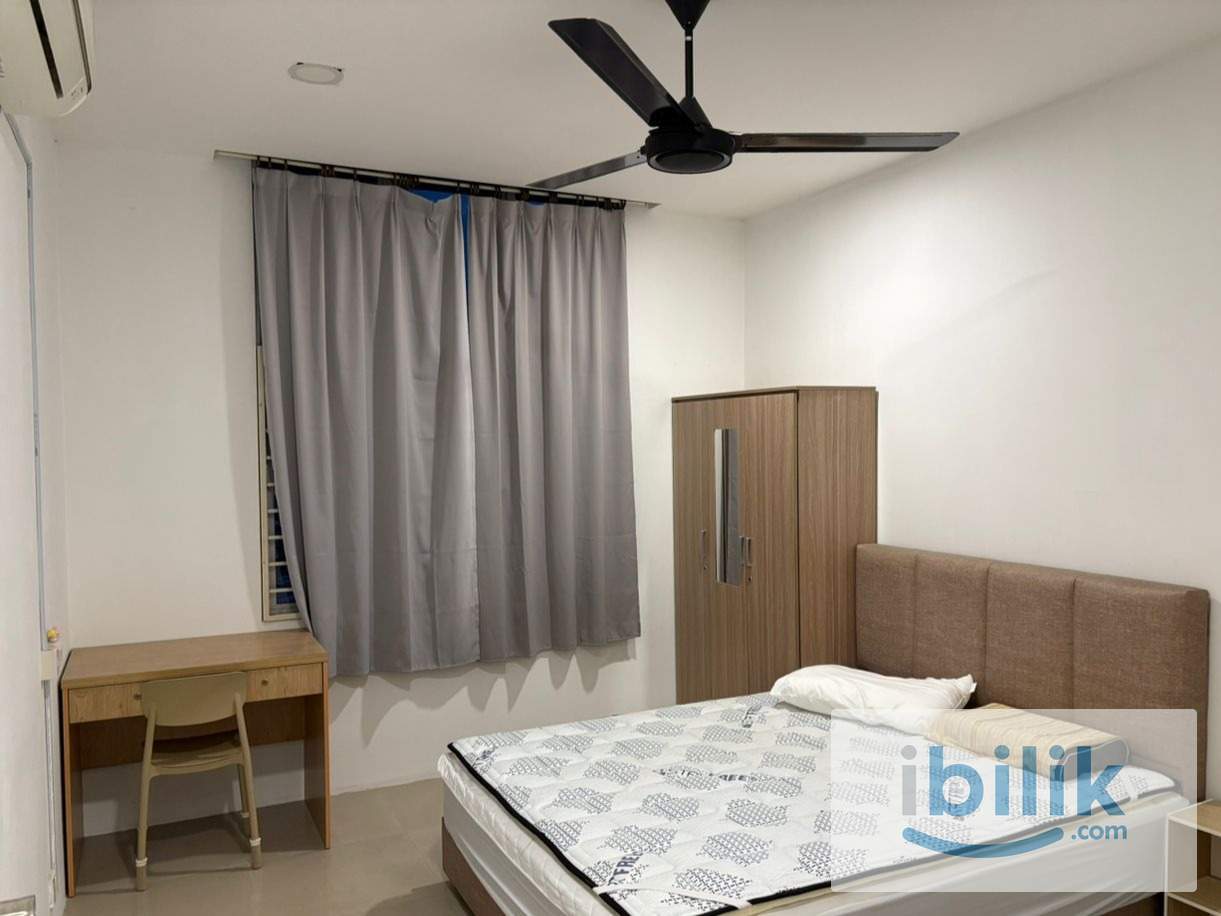 Middle Cozy Room Suitable for Female Stay 🥰 - Image 1
