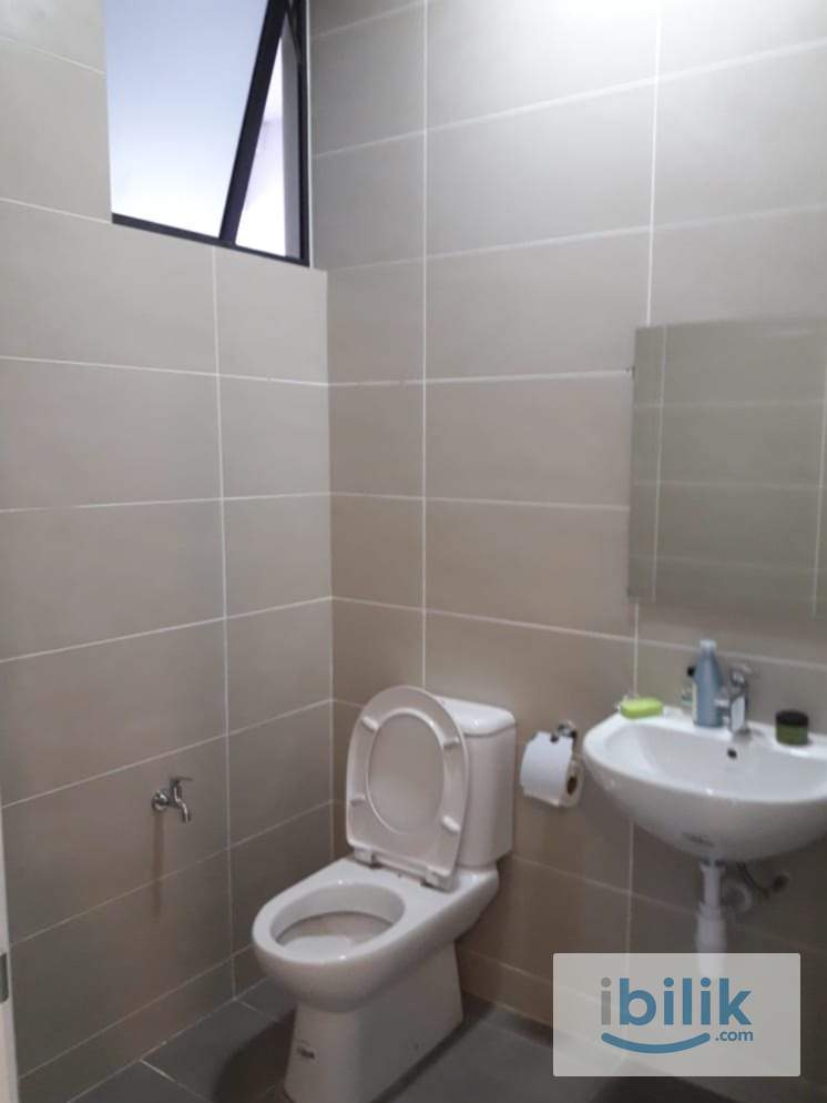 Middle Room with Lakeview at Fortune Perdana Lakeside, Kepong - Image 6