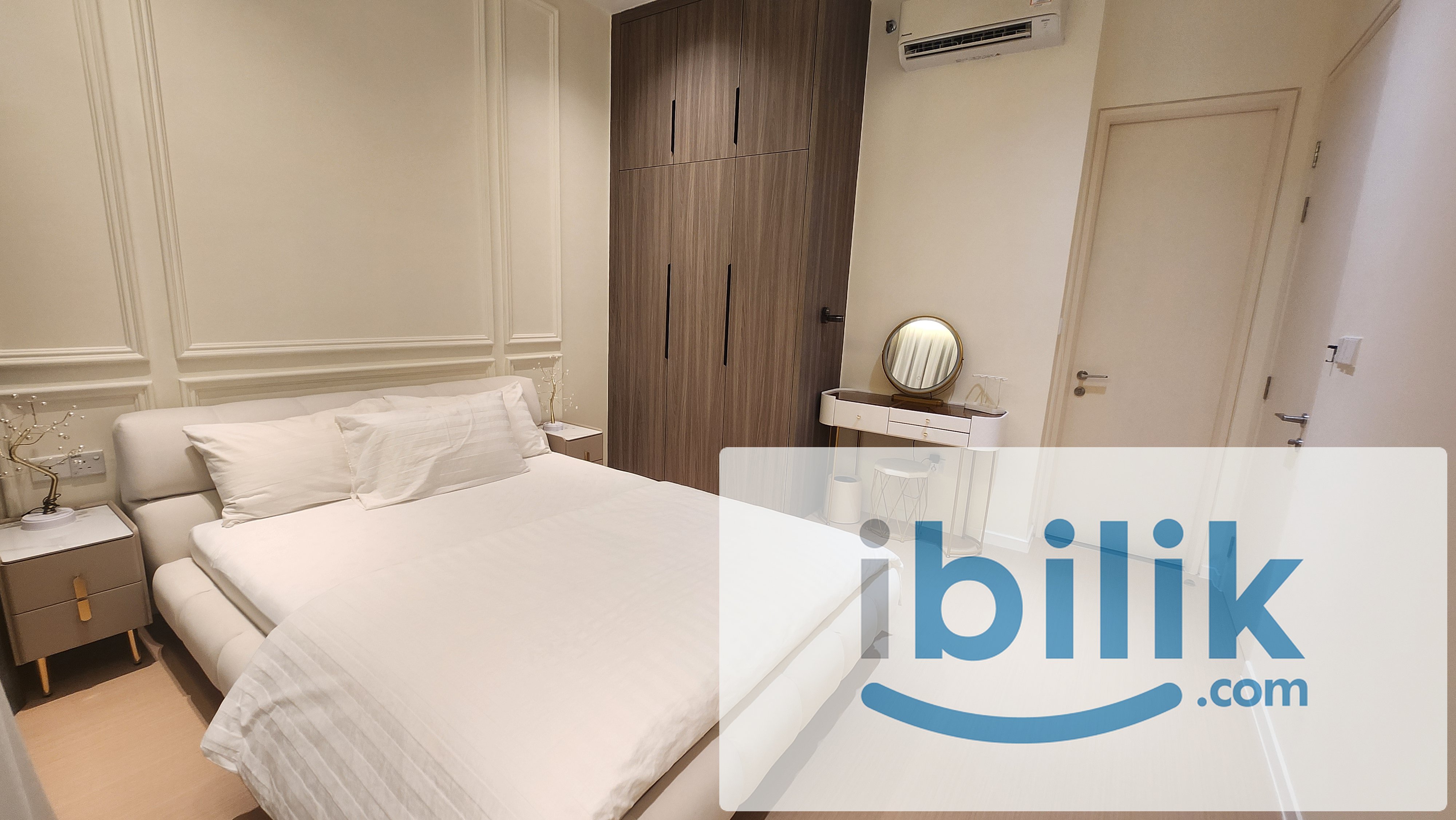 Short Rent Bloomsvale Residence (Condo) Master Bedroom with Bathtub - Image 7