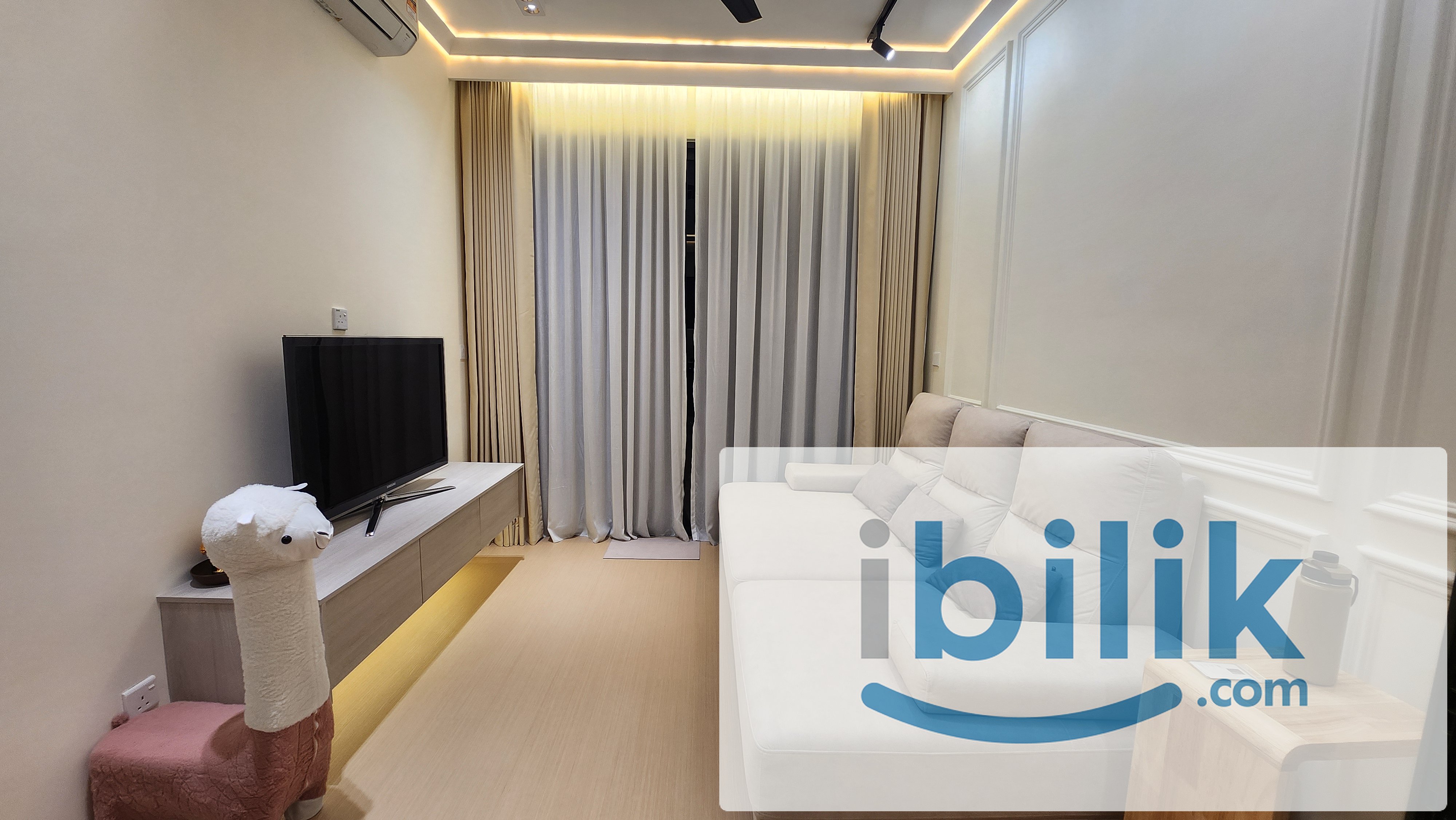 Short Rent Bloomsvale Residence (Condo) Master Bedroom with Bathtub - Image 5