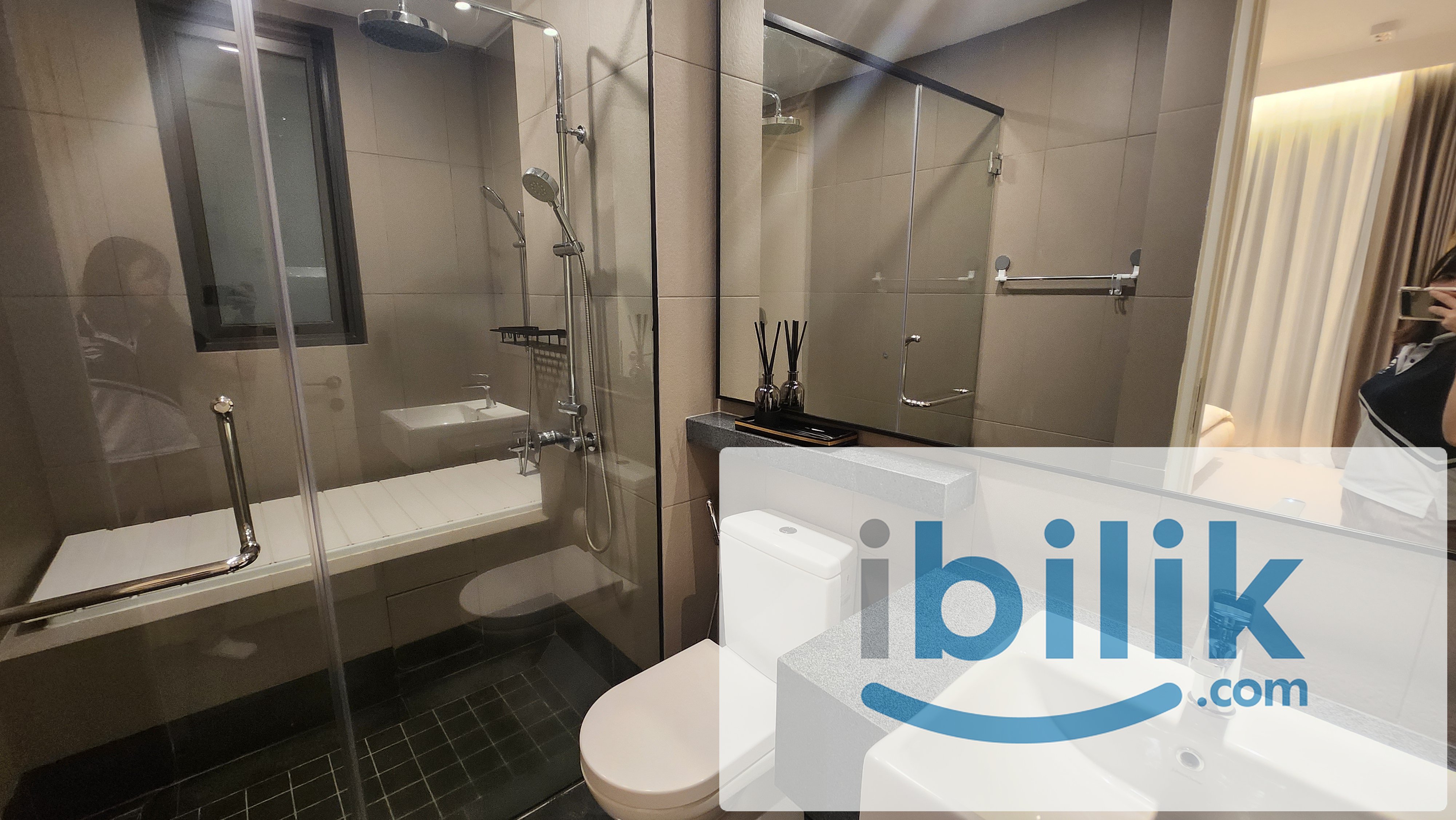 Short Rent Bloomsvale Residence (Condo) Master Bedroom with Bathtub - Image 8