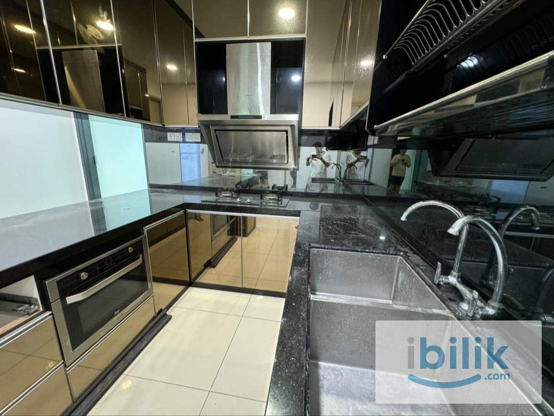 Luxury Middle Room at Southbay Plaza, Batu Maung - Image 5