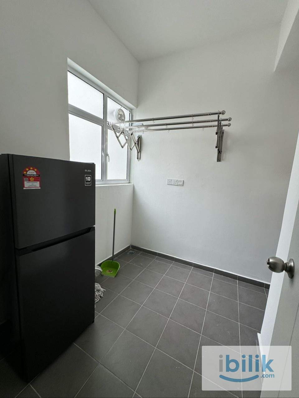 Middle Room at Elit Heights, Bayan Baru - Image 3