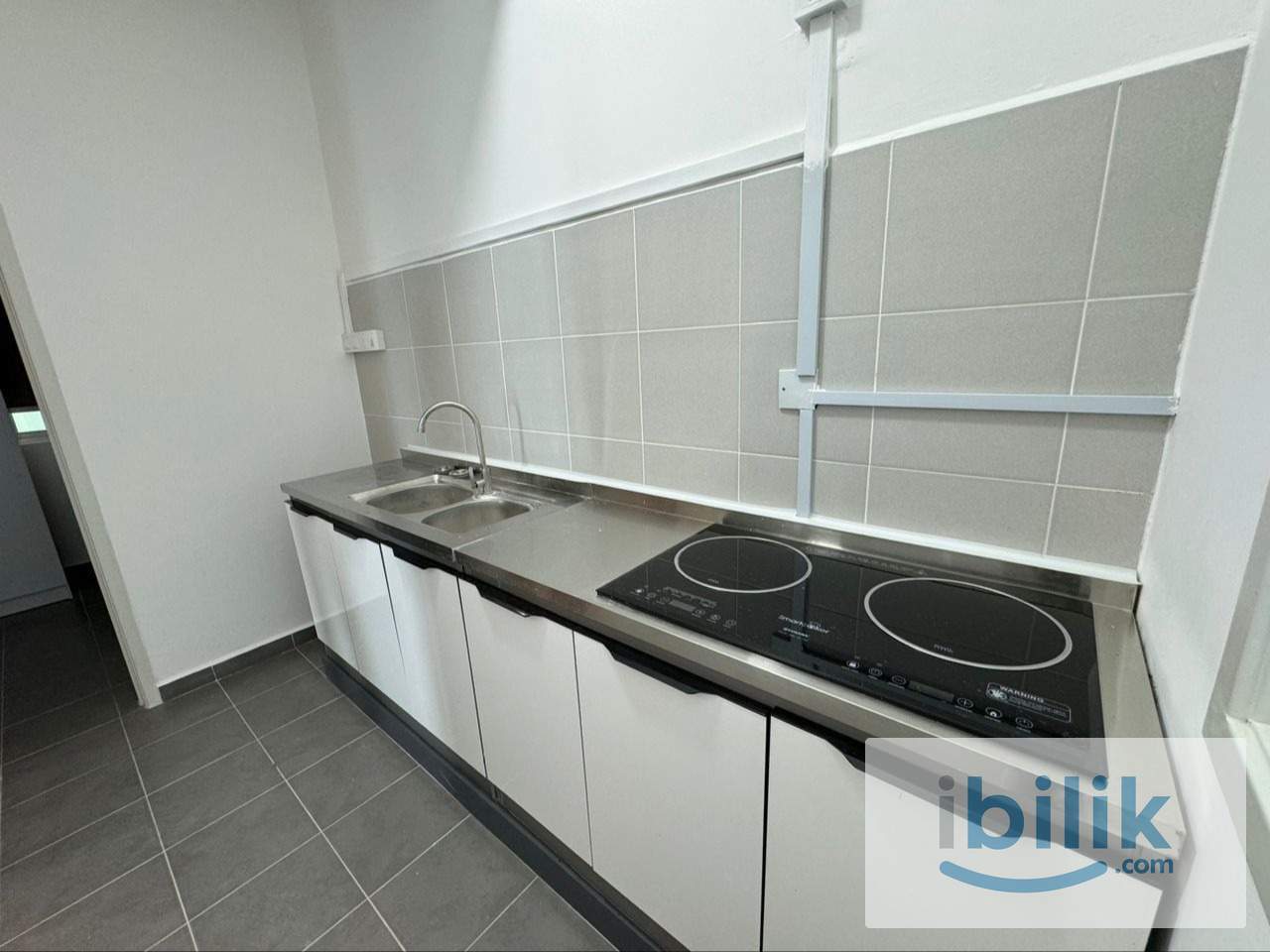 Middle Room at Arena Residence (Female Only) - Image 2