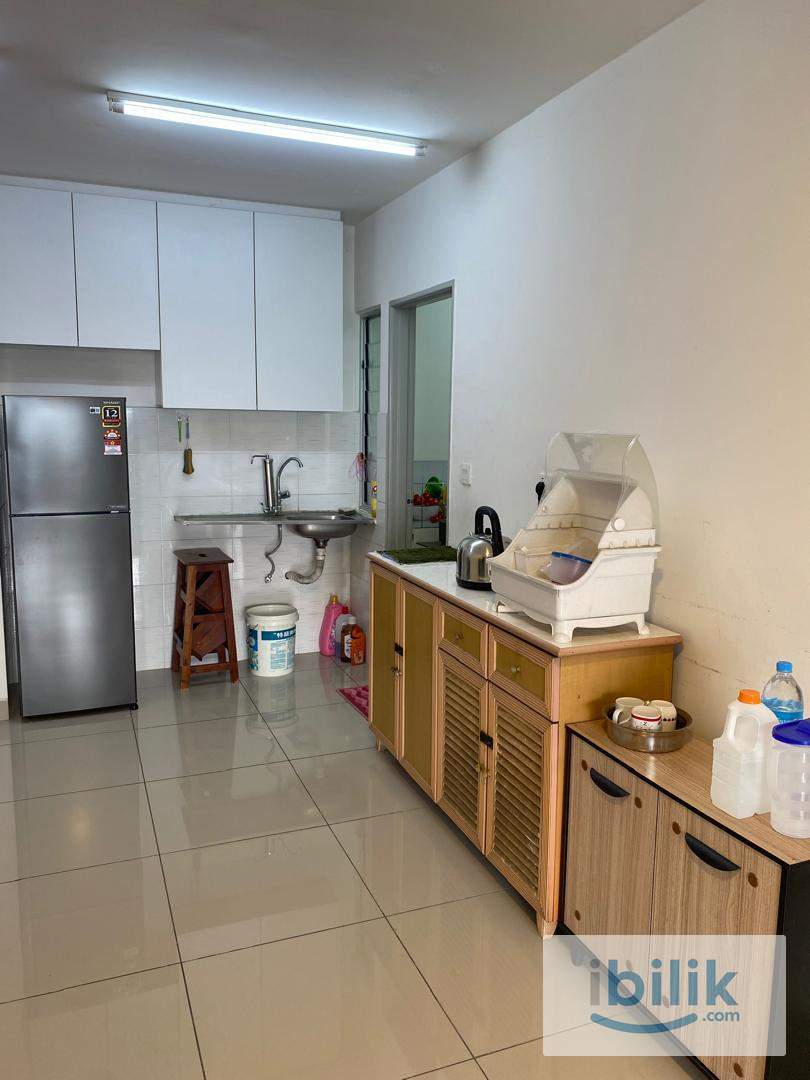 Middle Room for Rent - Image 5