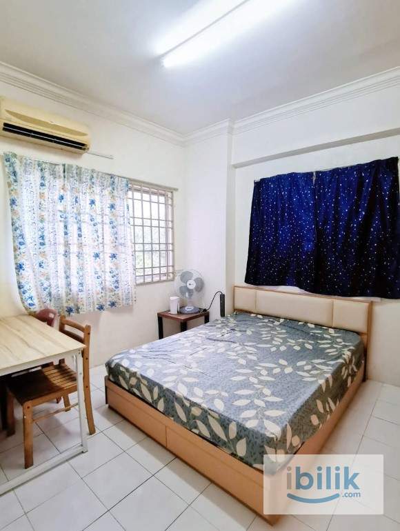 Large Middle room for rent - Image 1