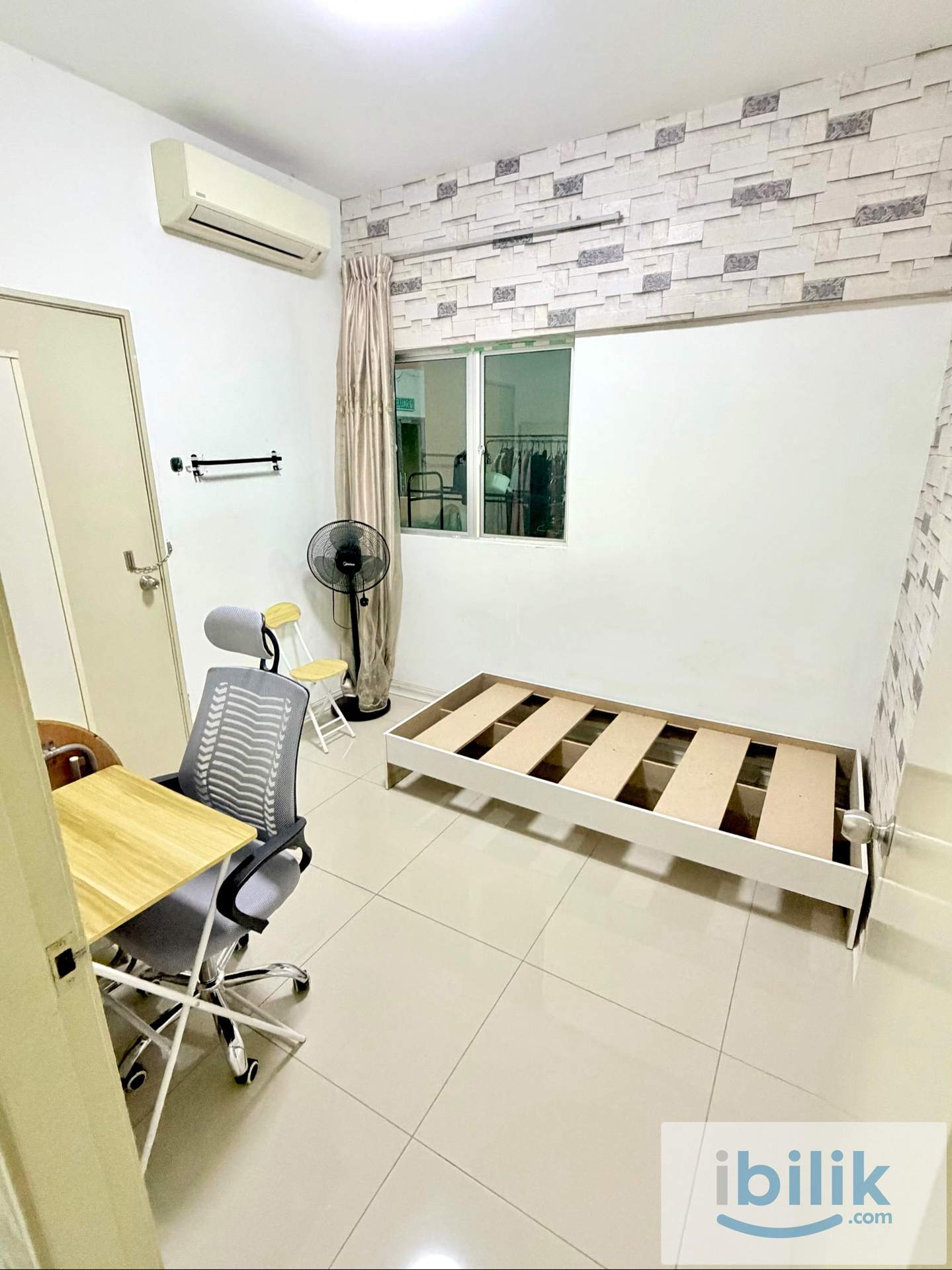 Awam Besar LRT Bukit Jalil Kiara Residensi 1Female Unit Room for Rent - Image 1