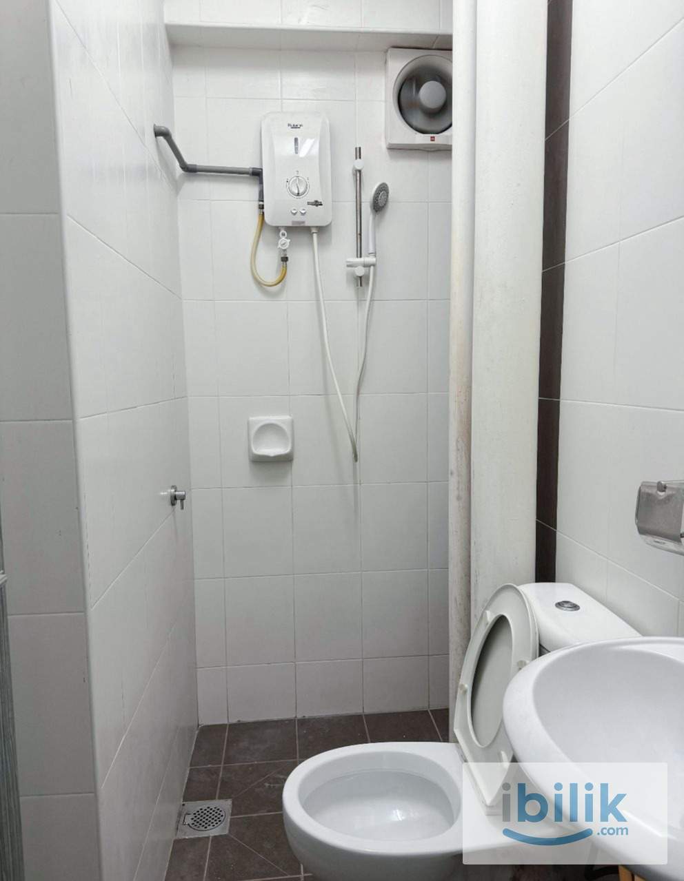 Perai MEDIUM ROOM FOR RENT at Prai Pinang Laguna Waterpark Condo🌟 RM 600 - Image 3