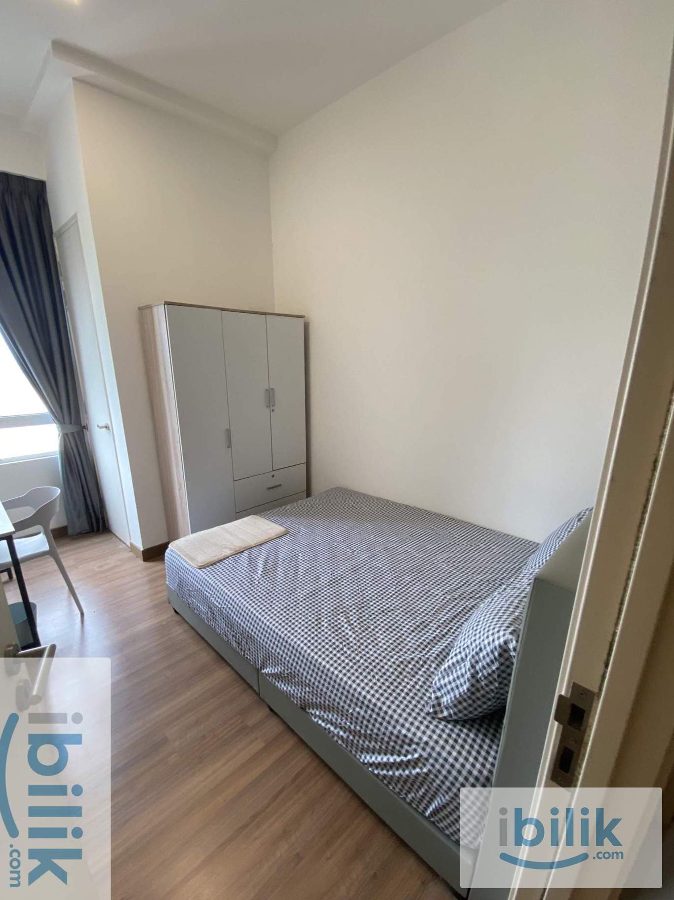 Middle Room - Image 2