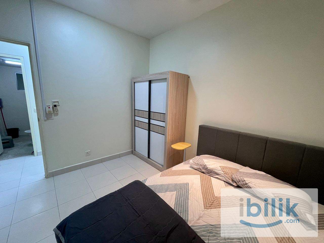 (KEYLESS) Smart Lock Large Medium Queen for Rent at Seri Mutiara @ Setia Alam  @ FEMALE UNIT - Image 3
