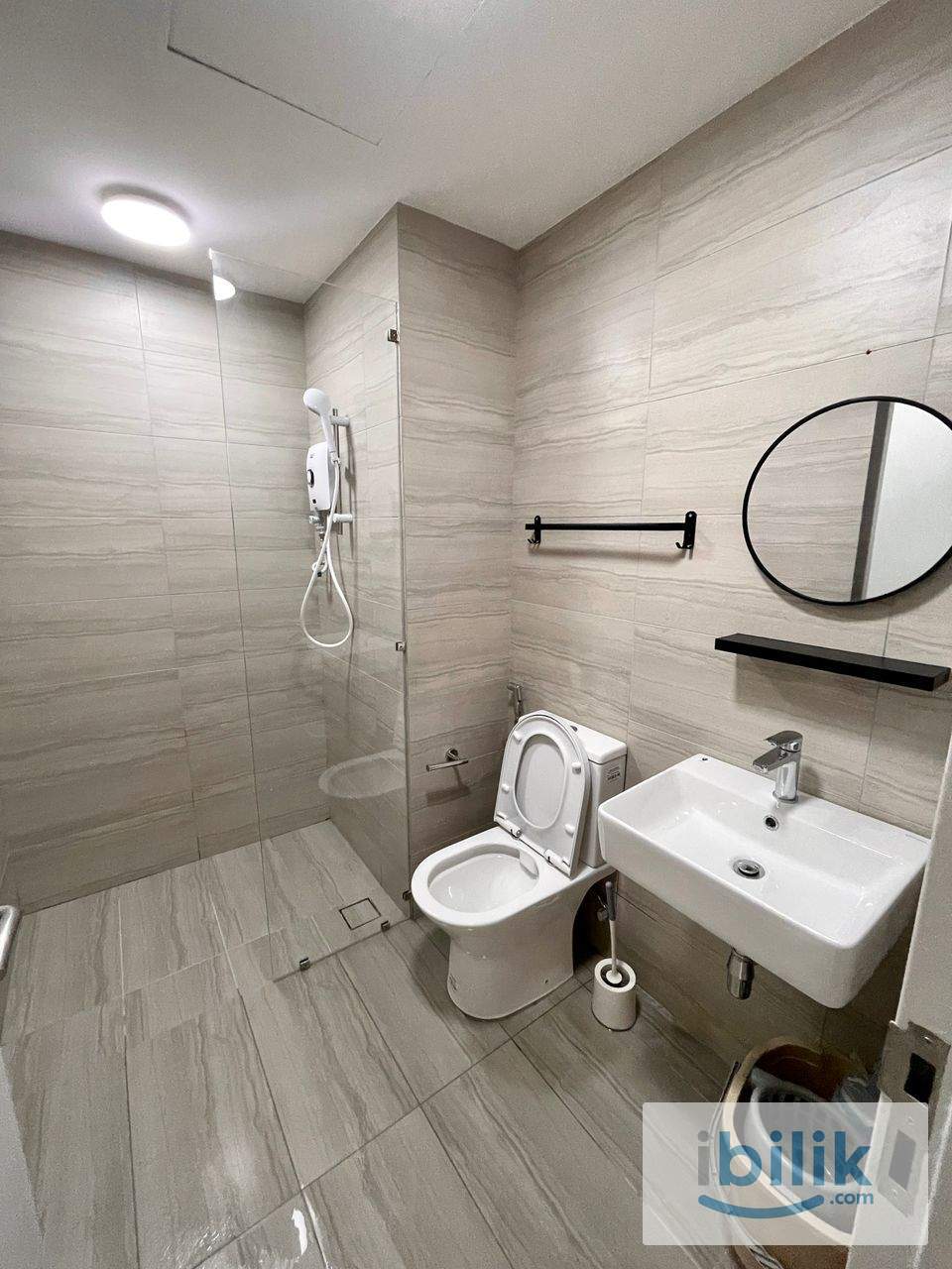 MALE/MIXED UNIT @ 3 MINS WALKING I-CITY MALL @  BECENTRAL 2 CONDO FOR RENT - Image 8