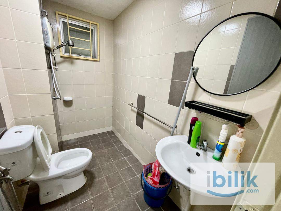 (KEYLESS) Smart Lock Room for Rent at Seri Baiduri @ Setia Alam with Private 🛁Bathroom @ Female Muslim Unit - Image 9