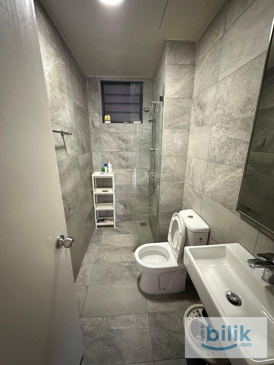Middle room mix gender mix race fully furnished unit for rent - Image 4