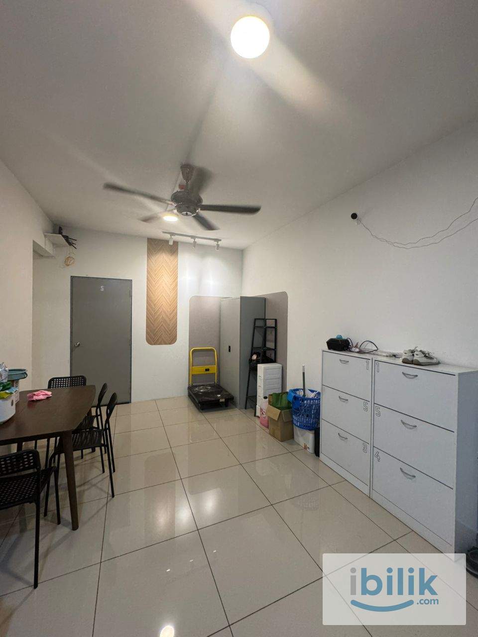 Female unit middle room fully furnished mix race unit for rent - Image 5
