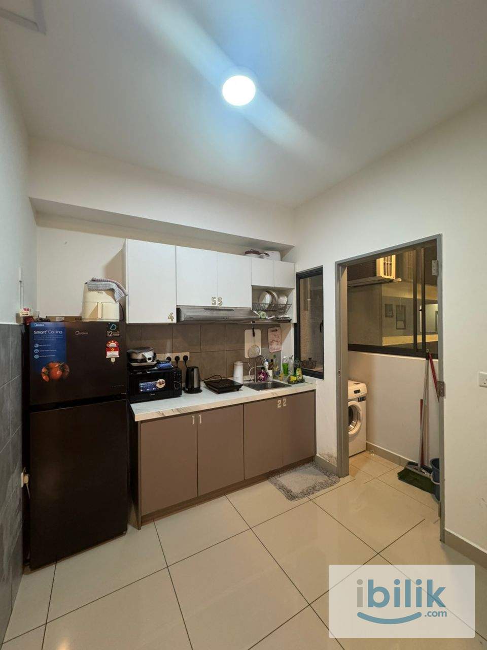 Female unit middle room fully furnished mix race unit for rent - Image 6