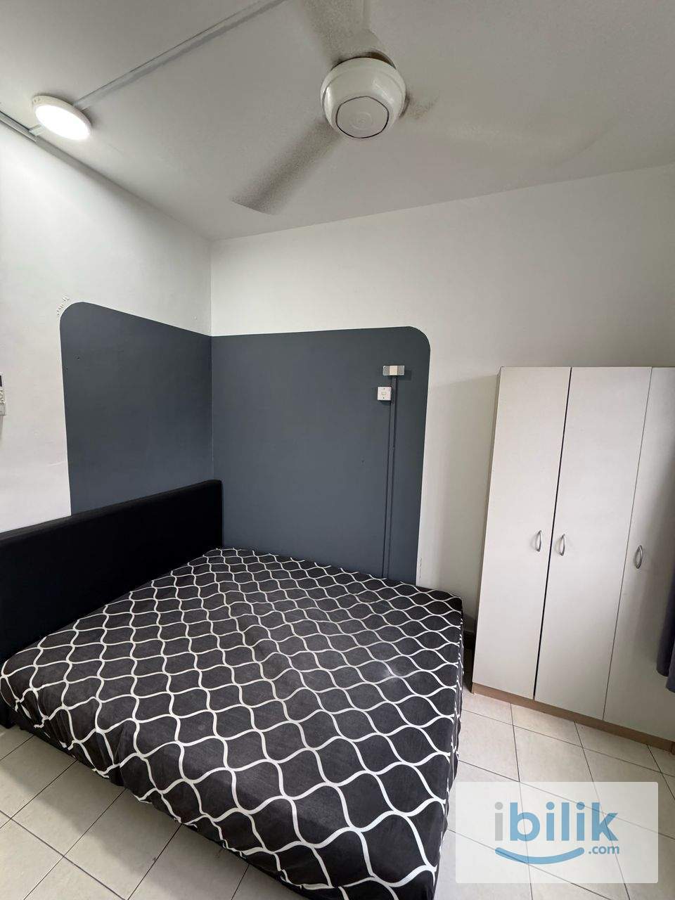 Female unit middle room mix race fully furnished unit for rent - Image 2