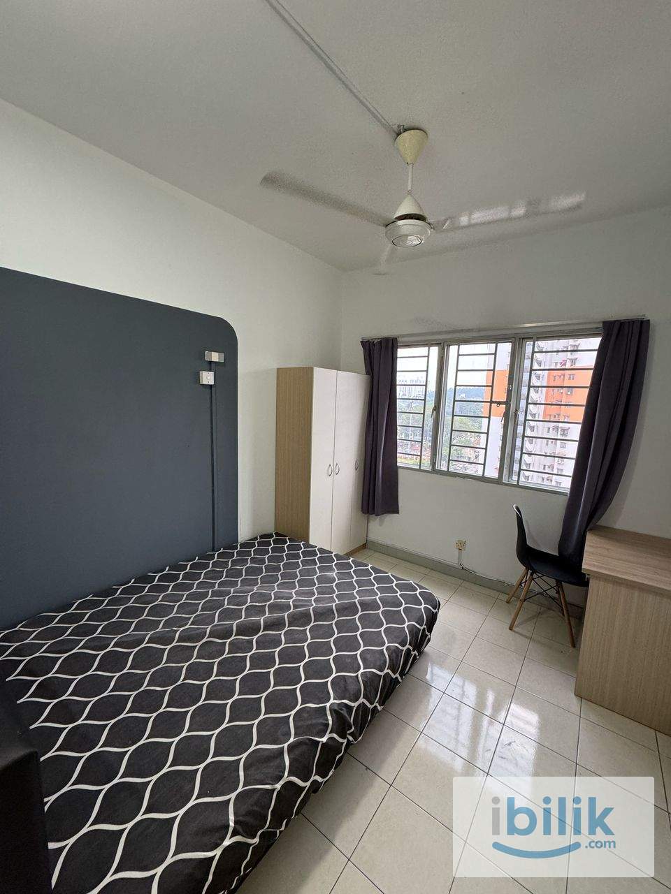 Female unit middle room mix race fully furnished unit for rent - Image 3