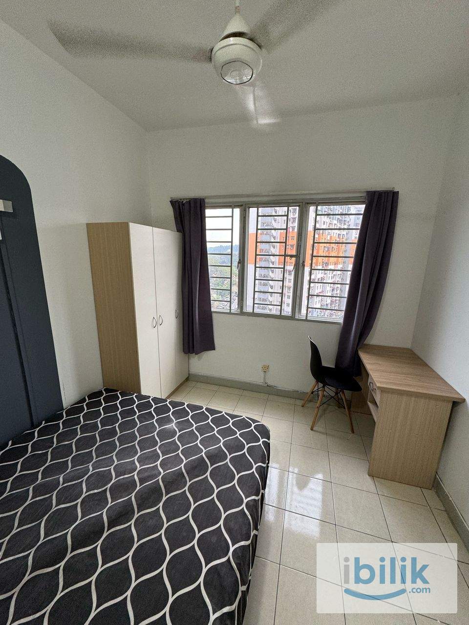 Female unit middle room mix race fully furnished unit for rent - Image 4