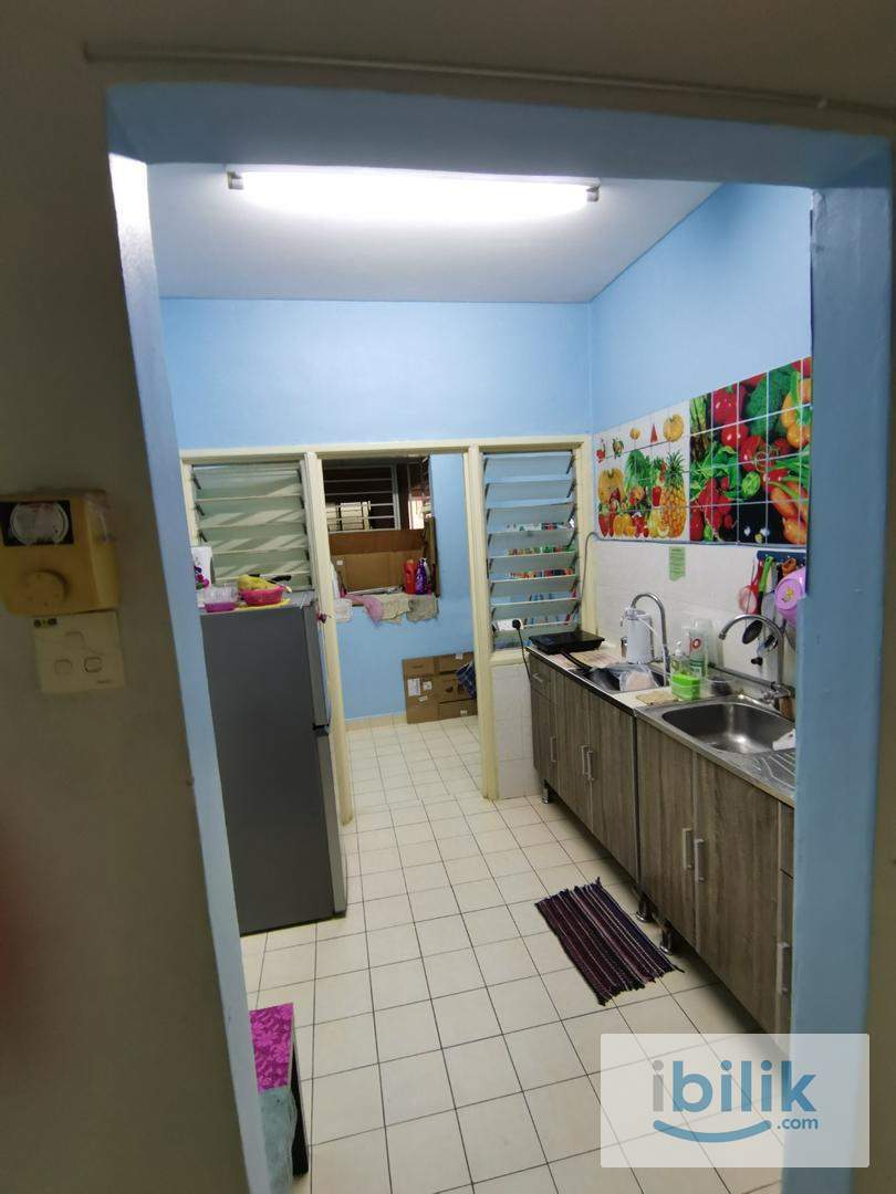 Female unit middle room mix race fully furnished unit for rent - Image 6