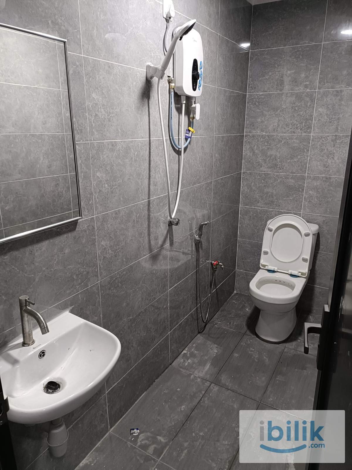 Single room no ac fully furnished for rent at Taman Miharja Cheras Landed House - Image 5