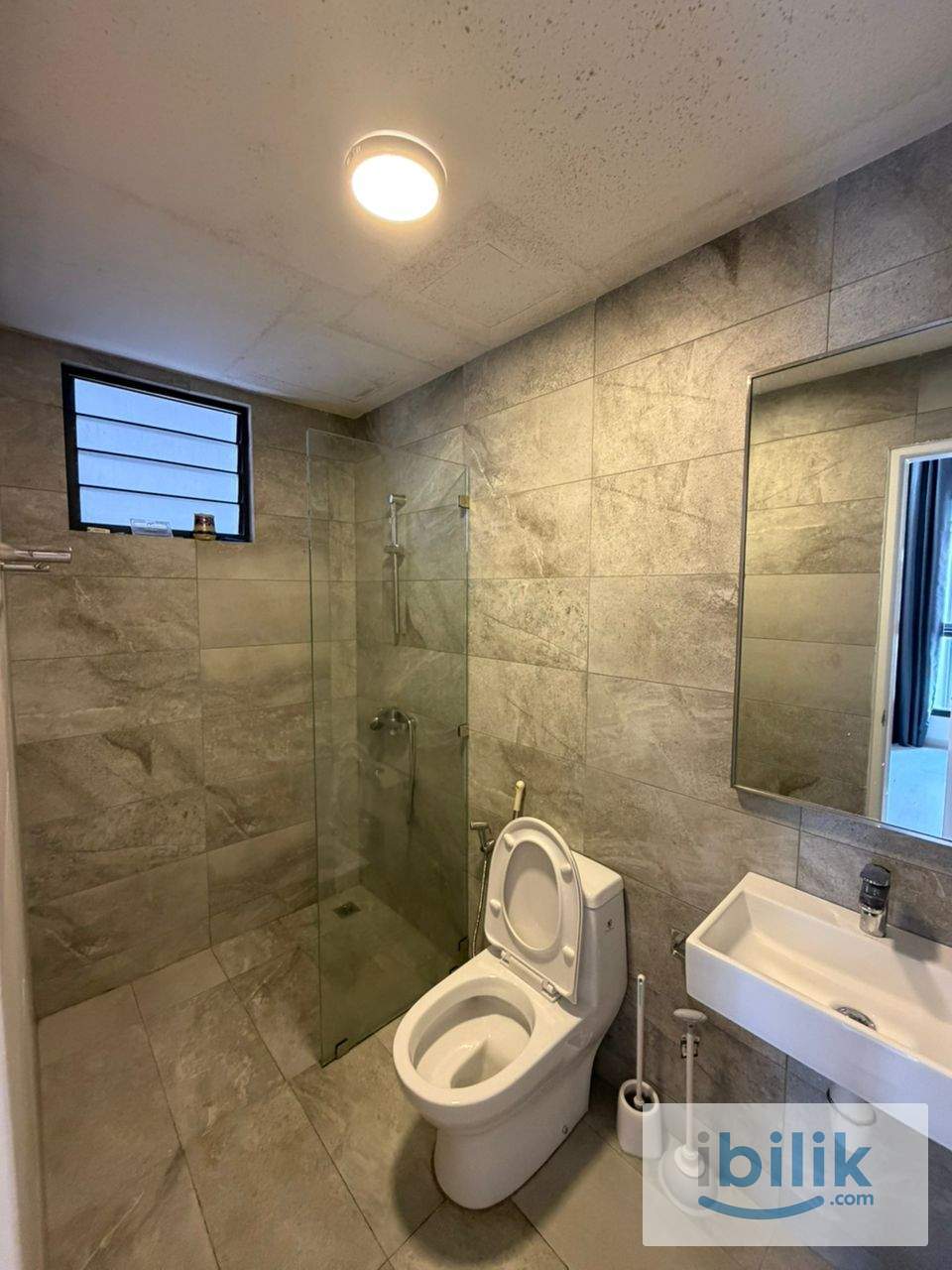 Master room mix gender mix race fully furnished for rent - Image 5