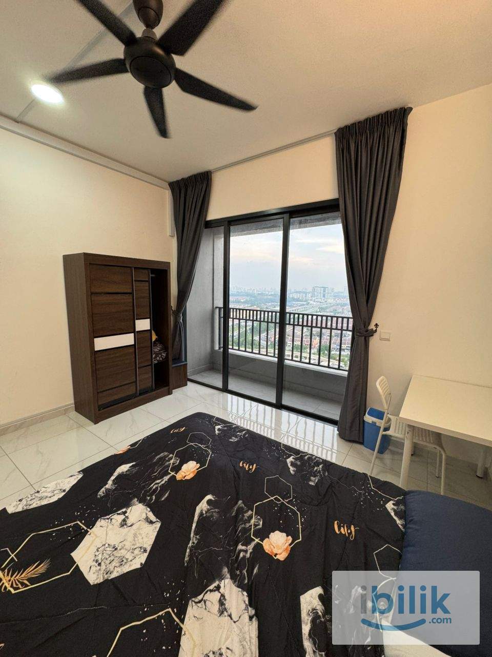 Middle balcony room mix gender mix race fully furnished for rent - Image 2